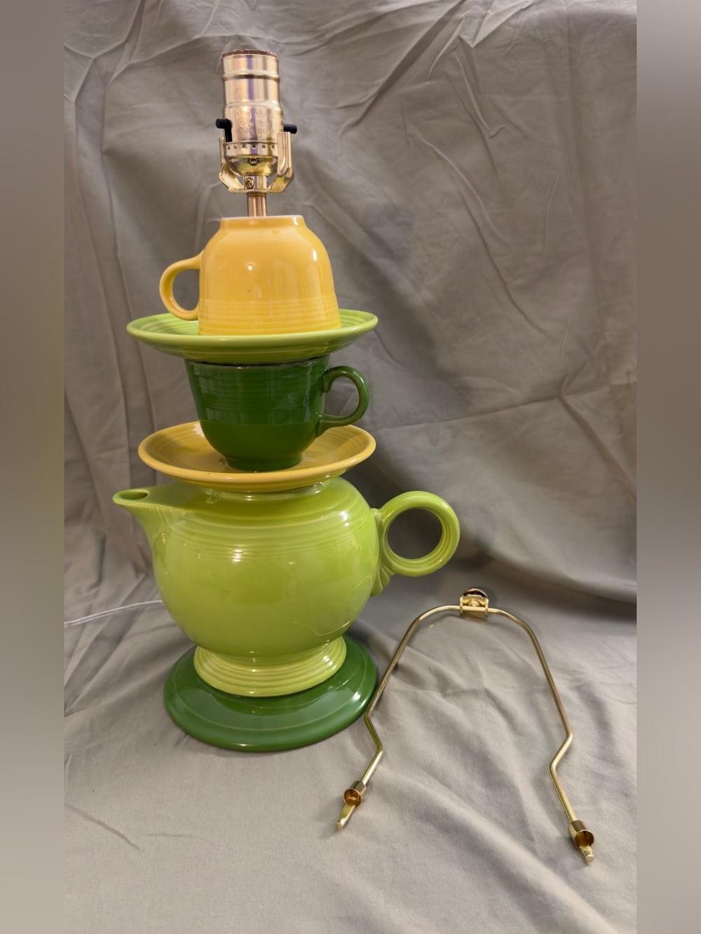 Handmade, one-of-a-kind Fiestaware teapot lamp - Picture 6 of 6